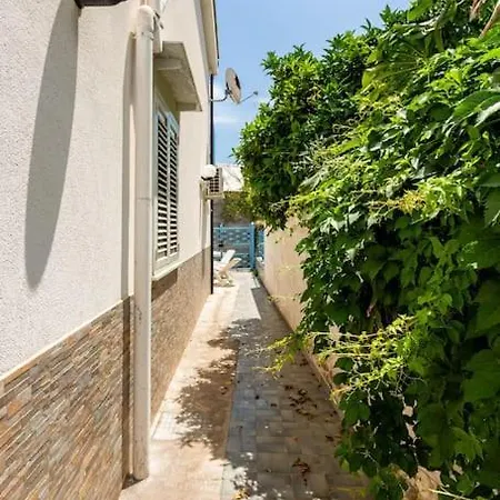 Apartment Bright In Mondello 350 M To The Palermo